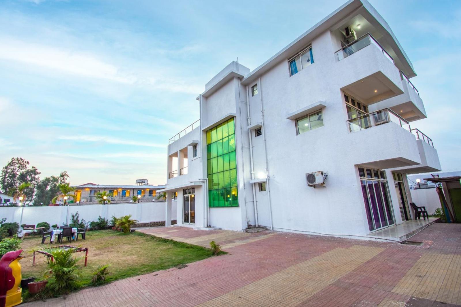 Empyrean Stay Ll 6Bhk Ll Royal Bramha Palace Ll Pvt Pool Ll Lonavala Bagian luar foto